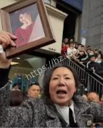 成都女子家门口遇害案